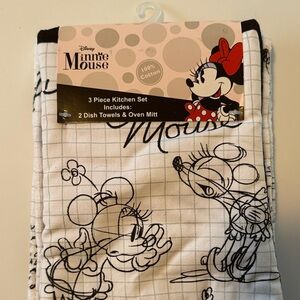Disney Minnie Mouse Black and White Kitchen Set
NWT
